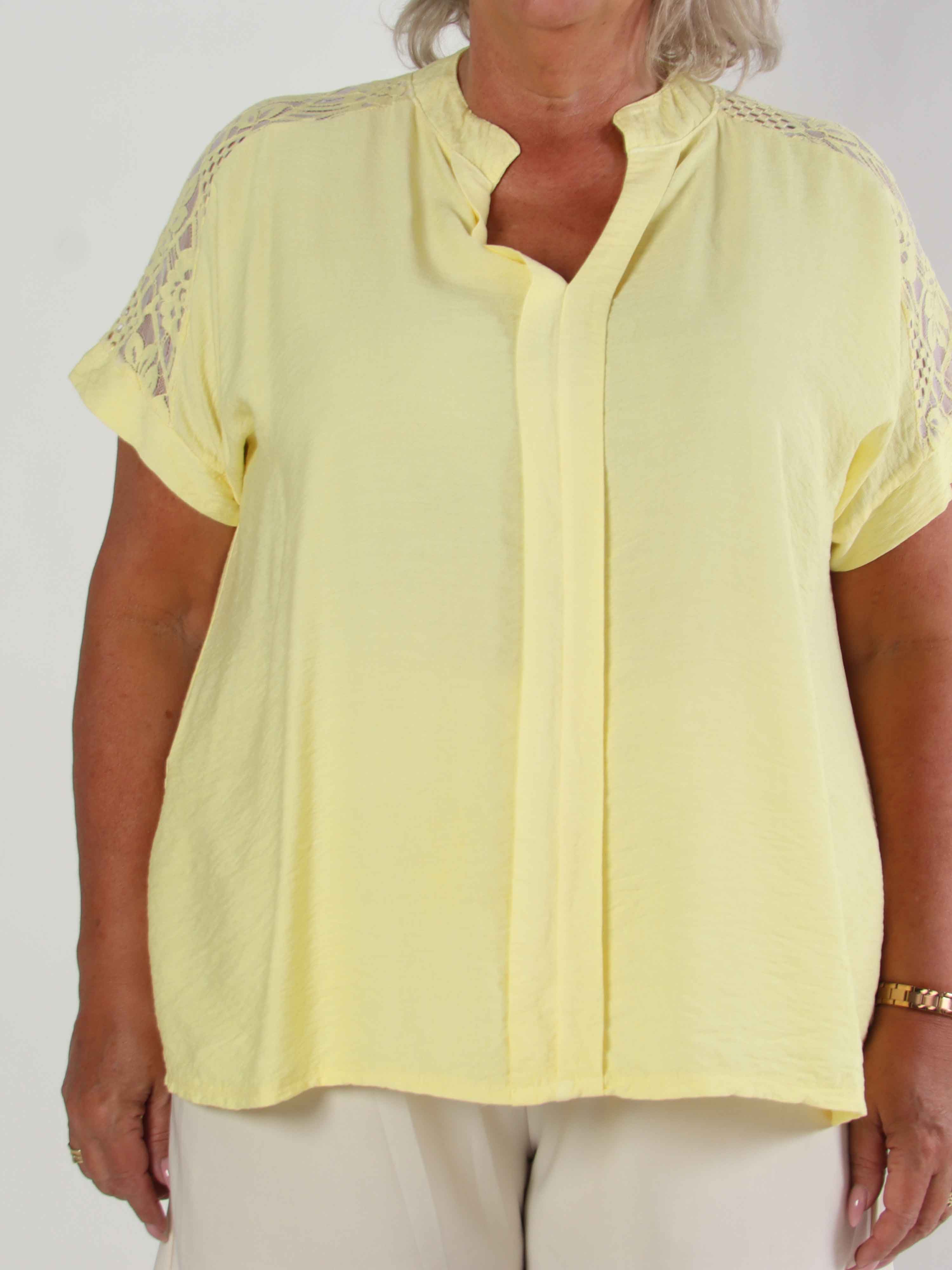 Galene - Söt plus size tunika i viskos med spetsdetaljer